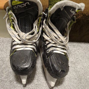 2023 Bauer Vapor 3X Hockey Skates Regular Width Size 3.5 (Used)