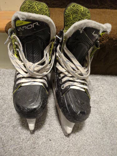 2023 Bauer Vapor 3X Hockey Skates Regular Width Size 3.5 (Used)