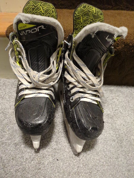 2023 Bauer Vapor 3X Hockey Skates Regular Width Size 3.5 (Used)