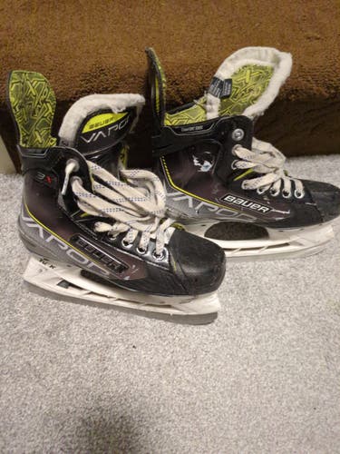 2023 Bauer Vapor 3X Hockey Skates Regular Width Size 3.5 (Used)
