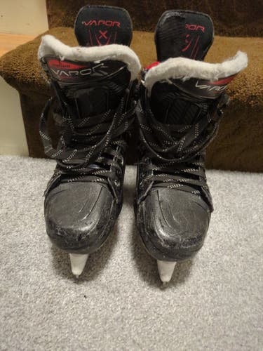 2023 Bauer Vapor 3X Hockey Skates Size 4.5 (Used)
