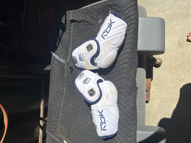 Senior Medium Reebok 8K Pro Elbow Pads Pro Stock (Used)
