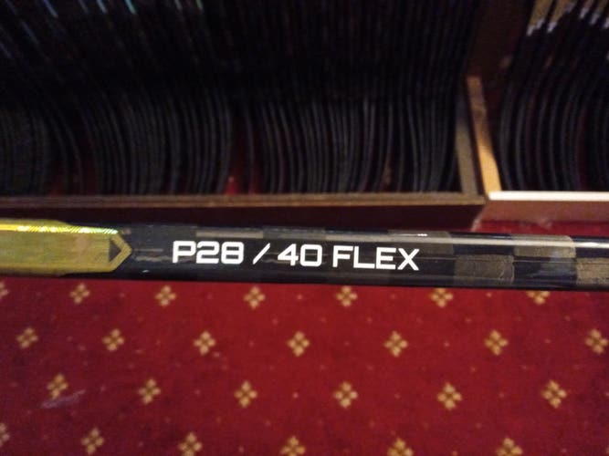 Junior Bauer Proto R Right Handed Hockey Stick P28 40 Flex (New)