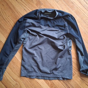 Youth Small Bauer long sleeve hockey performance shirt (Used)