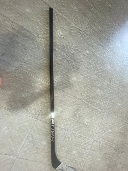 Intermediate Bauer Vapor Hyperlite 2 Left Hand Hockey Stick P28  (Used)