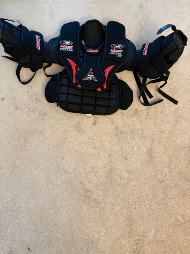 Medium Mckenney Pro Spec 370 Goalie Chest Protector (Used)