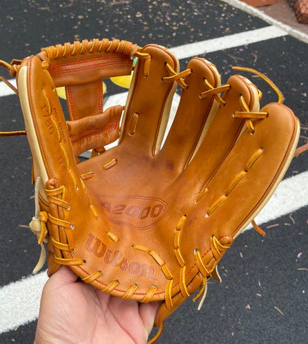 2023 Wilson A2000 1786 RH Infield Baseball Glove 11.5" (Used)
