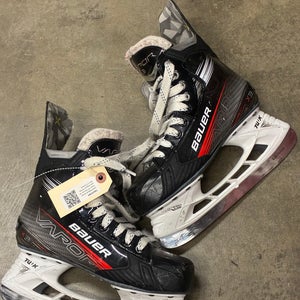 Intermediate Bauer Vapor X3 Hockey Skates Regular Width Size 5.5 (Used)