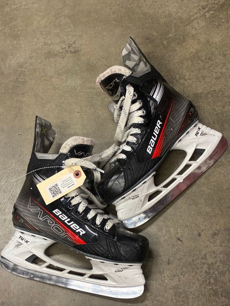 Intermediate Bauer Vapor X3 Hockey Skates Regular Width Size 5.5 (Used)