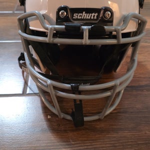 Medium Youth Schutt Vengeance A11 Helmet (Used)