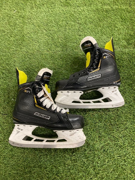 Junior Bauer Supreme S27 Hockey Skates Regular Width Size 5.5 (Used)