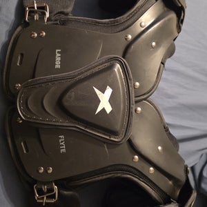 Large Youth Xenith Flyte Shoulder Pads (Used)