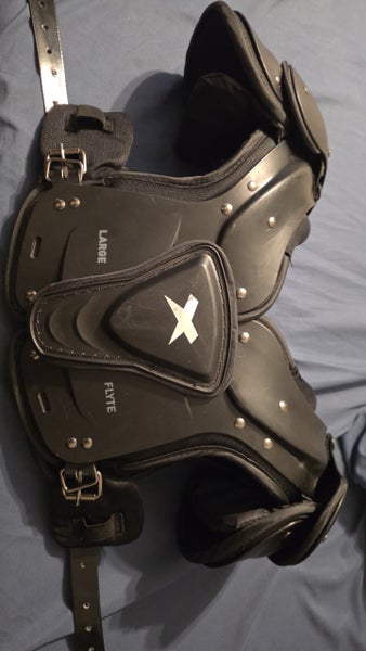 Large Youth Xenith Flyte Shoulder Pads (Used)