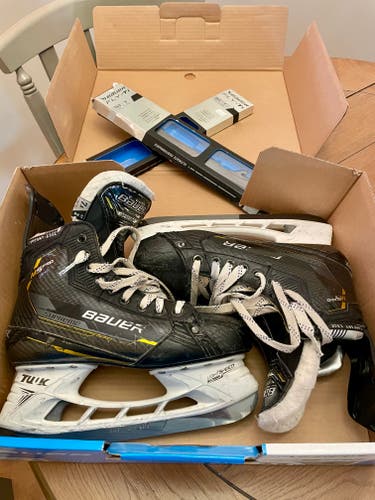 2023 Bauer Supreme M5 Pro Hockey Skates 7.5 (Used)