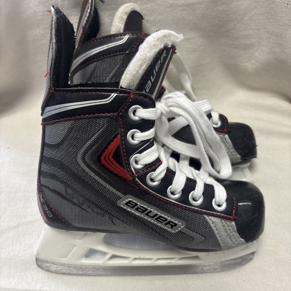 Junior Youth Size 12 Bauer Vapor X 30 Ice Hockey Skates.