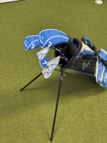 Callaway XJ SERIES Junior Youth Golf Club Set Of 6 FW,HY,7,9 SW, Putter and Bag