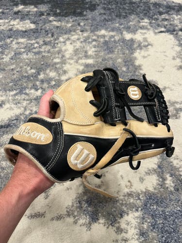 Wilson A2000 RH Infield Baseball Glove 11.75" (Used)
