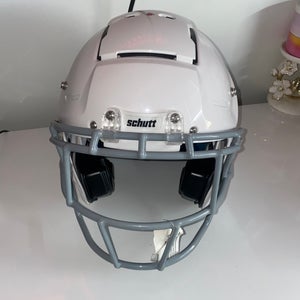 Medium Youth Schutt F7 LX1 Helmet (New)
