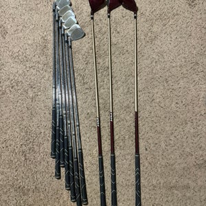 Men's 2017  Right Handed Iron Set Regular Flex 9 Pieces Graphite/Steel Shaft (Used)