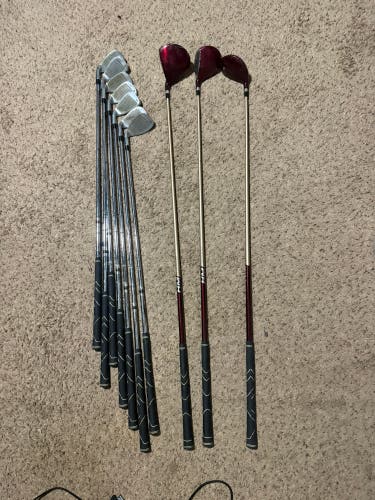 Men's 2017  Right Handed Iron Set Regular Flex 9 Pieces Graphite/Steel Shaft (Used)