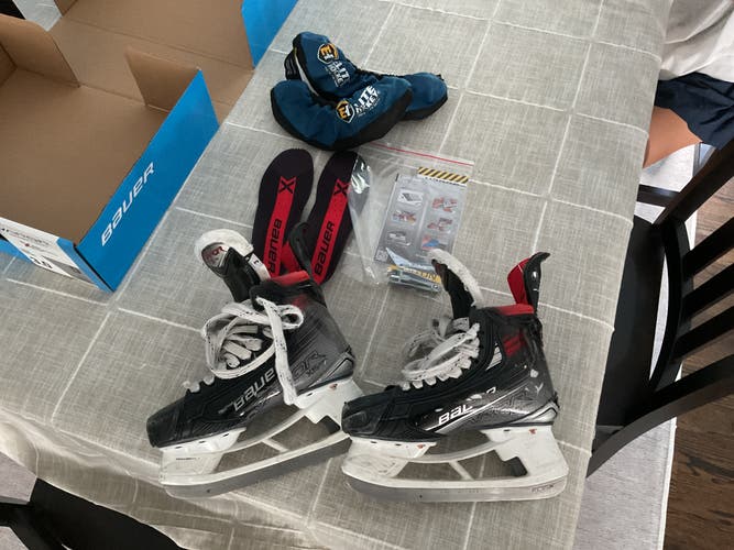 Bauer Vapor X5 Pro Hockey Skates Regular Width Size 3 (Used)