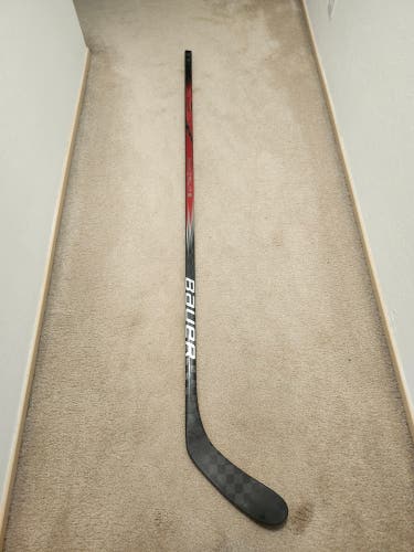 Senior Bauer Vapor Hyperlite 2 Left Hand Hockey Stick Pro Stock (Used)