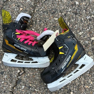 Youth Bauer Supreme M4 Hockey Skates | Size 12.5Y