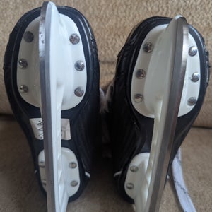 Bauer Supreme 140 Hockey Skates Regular Width 9 (Used)