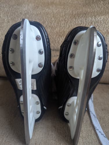 Bauer Supreme 140 Hockey Skates Regular Width 9 (Used)