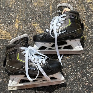 Bauer Elite Hockey Goalie Skates Regular Width Size 2.5 (Used)