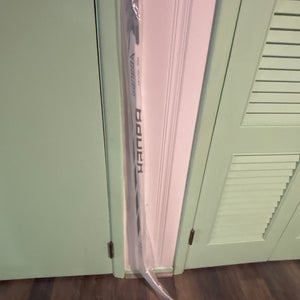 Intermediate Bauer White Proto R Dimple Grip Right Handed Hockey Stick P28 (New)