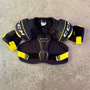 Junior Medium CCM Tacks Shoulder Pads (Used)