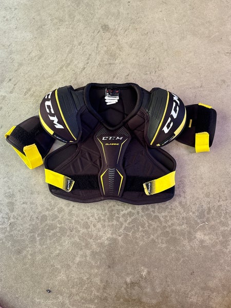 Junior Medium CCM Tacks Shoulder Pads (Used)