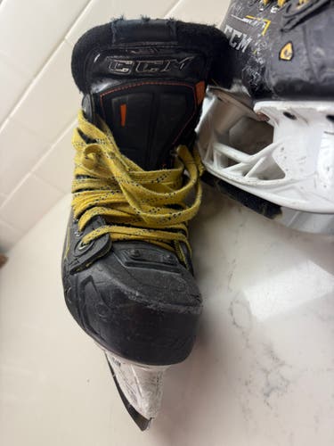 2023 CCM Super Tacks AS3 Hockey Skates Regular Width Size 3 (Used)