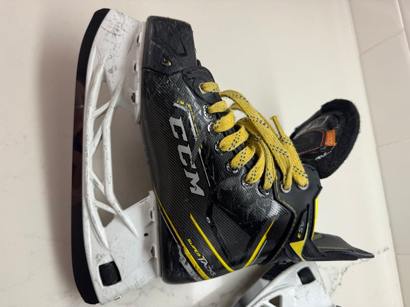 2023 CCM Super Tacks AS3 Hockey Skates Regular Width Size 3 (Used)