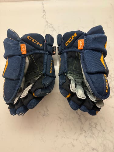 CCM As-v Gloves 11" (Used)