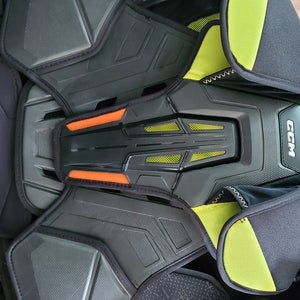 Men's XL Senior CCM XF Shoulder Pads (Used)