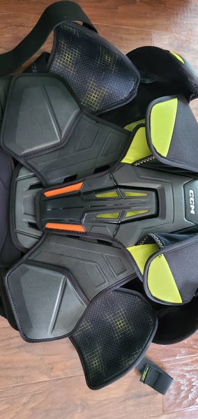 Men's XL Senior CCM XF Shoulder Pads (Used)