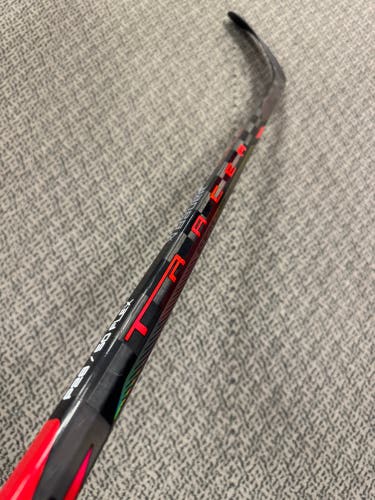Bauer Red Nexus Tracer 50 Flex P28 Curve right hand stick