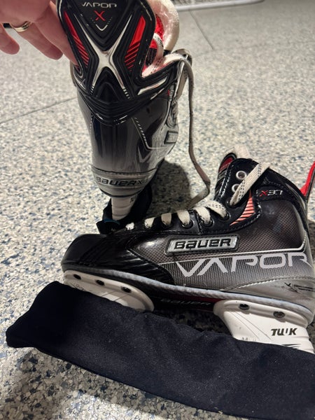 2023 Bauer Vapor X3.7 Hockey Skates Regular Width Pro Stock Size 4 (Used)