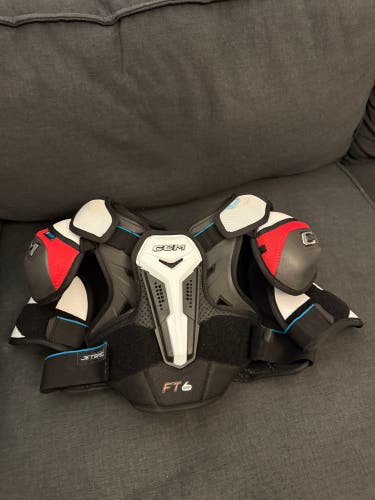 Large Junior CCM JETSPEED FT6 Shoulder Pads (Used)