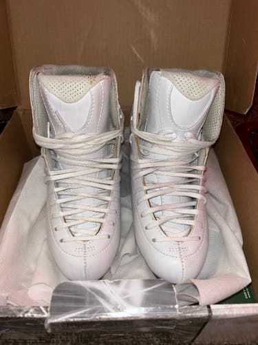 Jackson Ultima Figure Skates C Adult 5 (New)