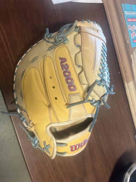 Wilson A200 softball catchers mitt