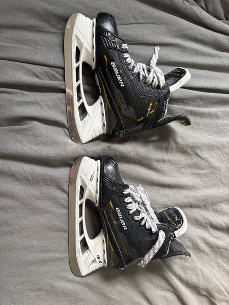 2024 Bauer Supreme M5 Pro Hockey Skates Regular Width 5 (Used)
