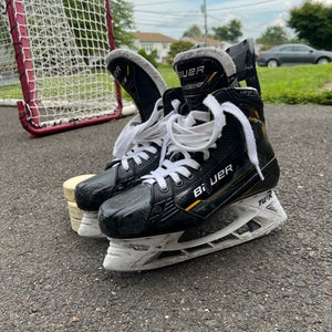 2022 Bauer Supreme M5 Pro Hockey Skates 8 (Used)
