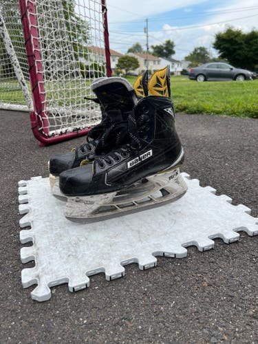 2017 Bauer Supreme S180 Hockey Skates Regular Width 9 (Used)