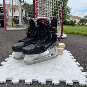 2023 Bauer Vapor 3X Hockey Skates Size 4.5 (Used)