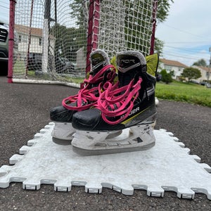2024 Bauer Vapor X4 Hockey Skates Regular Width Size 3.5