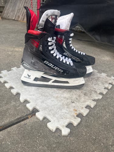 2023 Bauer Vapor 5x pro Hockey Skates Regular Width   7 (Used)