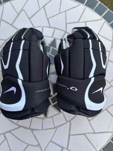 Nike quest 3 hockey gloves